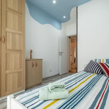 Apartment Family-friendly Place Steps From Mall Of