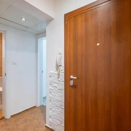 Apartment Family-friendly Place Steps From Mall Of Sofia