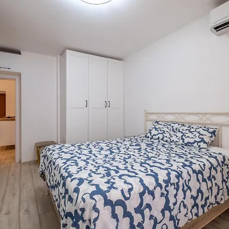 Family-friendly Place Steps From Mall Of Apartment Sofia