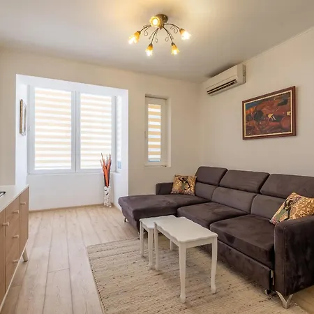 Apartment Family-friendly Place Steps From Mall Of Sofia